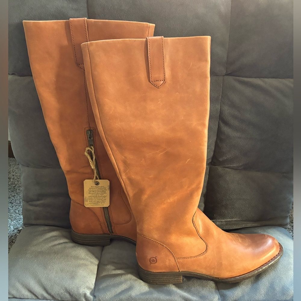 New with tag Born leather boots. Size 7